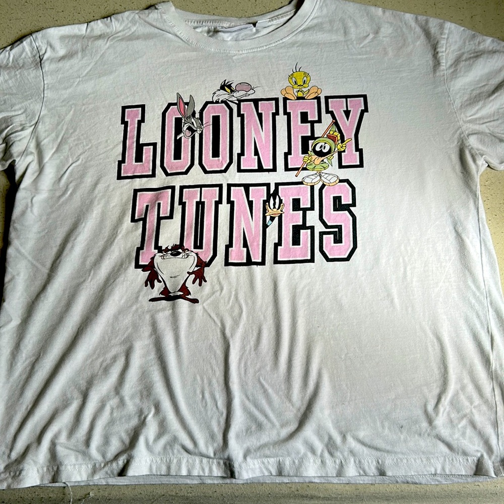 Plain oversized looney tunes shirt